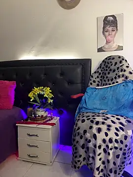 lonely shewolf online show from December 15, 4:01 pm