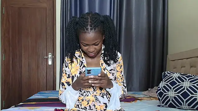 Snapshot of queen_heather chatting on September 16, 12:29 am queen heather online show from September 16, 12:29 am