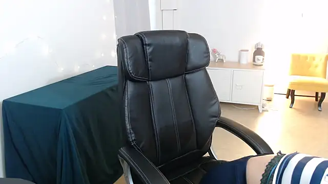 Crystal-dreamt online show from September 19, 12:48 pm