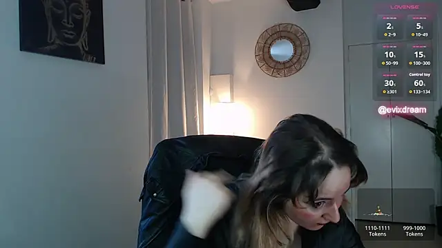 Crystal-dreamt online show from April 19, 8:36 am