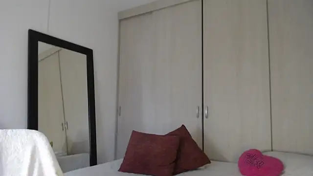 Snapshot of cristal_sexybody chatting on October 2, 10:04 pm cristal sexybody online show from October 2, 10:04 pm