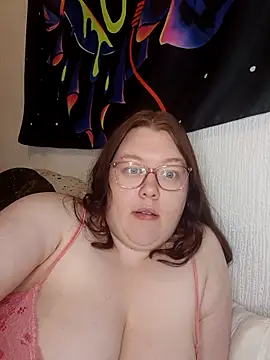 Sexycurvyemilyy online show from April 14, 8:20 pm