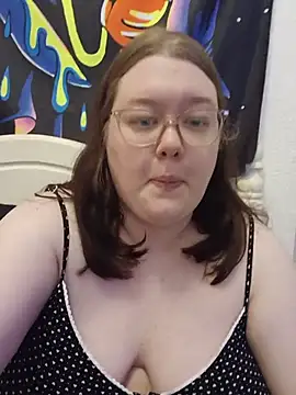 Sexycurvyemilyy online show from July 3, 9:43 pm