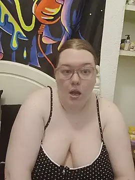 Sexycurvyemilyy online show from June 26, 10:00 pm