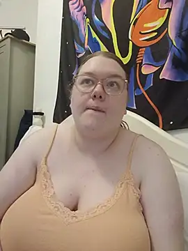 Sexycurvyemilyy online show from July 8, 9:28 pm