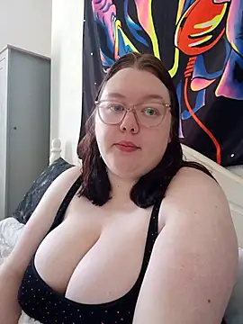 Sexycurvyemilyy online show from April 24, 1:58 pm