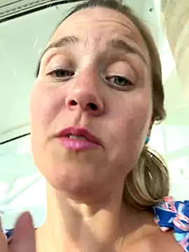Snapshot of SkyelarSommer chatting on September 12, 9:44 pm SkyelarSommer online show from September 12, 9:44 pm