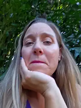 Snapshot of SkyelarSommer chatting on October 18, 10:00 pm SkyelarSommer online show from October 18, 10:00 pm