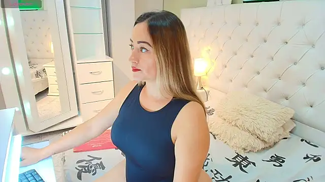 Lindacarterr  online show from June 20, 8:12 pm