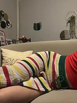 LaPetitechienne1 online show from April 18, 8:09 pm