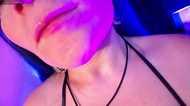 alicia moom online show from December 17, 7:51 pm