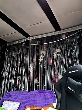 KikiXRed online show from April 21, 9:16 am