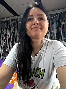 KikiXRed online show from April 15, 8:48 am