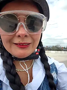bellapaty online show from April 29, 2:31 pm
