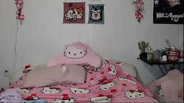 Cupcakecutie449 online show from April 27, 6:10 am