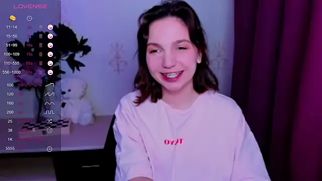 KindHazelHere  online show from April 24, 12:02 am