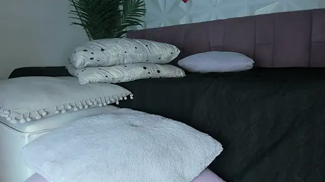 Hellen Sky online show from April 22, 7:11 pm