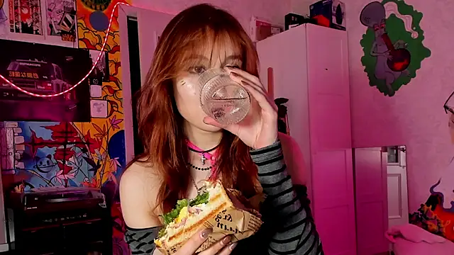 Sunny Mouse  online show from March 25, 6:55 pm