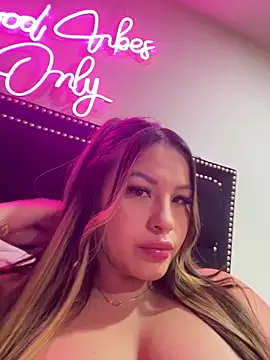 sexyyykloee online show from April 12, 4:04 am