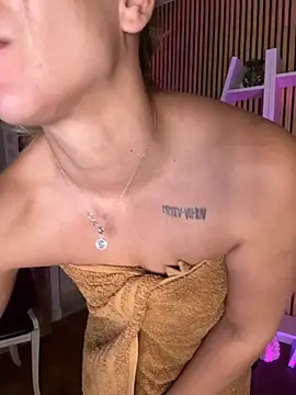 sofiah  online show from December 5, 7:37 pm