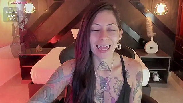 dark gotica online show from June 11, 12:35 pm