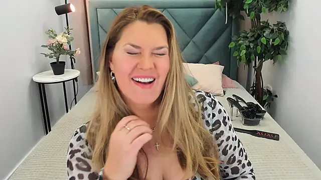 Snapshot of Adele_Russo chatting on September 27, 4:47 pm Adele Russo online show from September 27, 4:47 pm