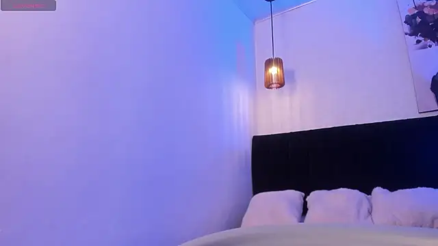 dolly zoe online show from April 25, 1:41 pm