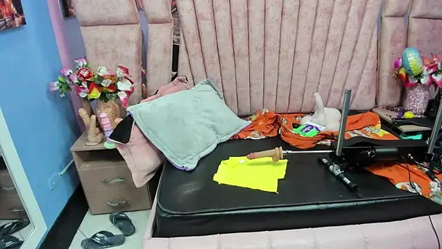 HornySkinny26 online show from April 11, 6:52 am