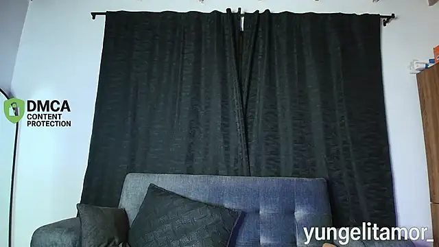 Snapshot of yungelitamor_ chatting on October 15, 5:21 am yungelitamor online show from October 15, 5:21 am