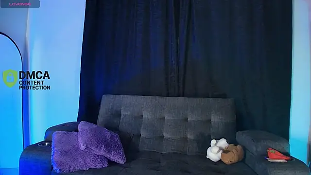 yungelitamor  online show from April 25, 5:32 am