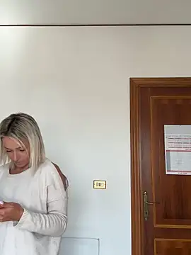 petrouchkaaa  online show from April 21, 8:54 am