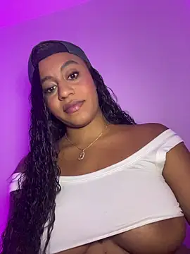 charlotteeruss online show from December 17, 7:01 am