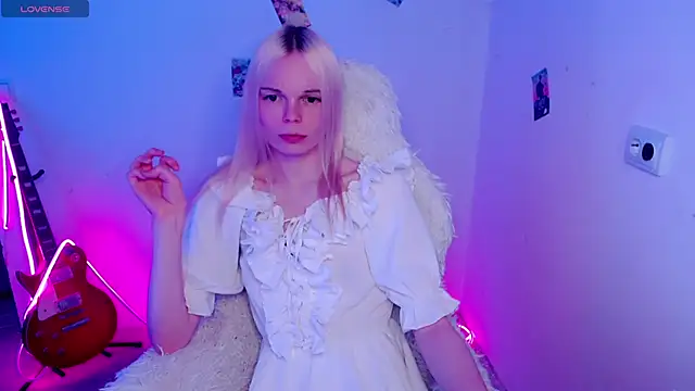 Emily Nyaffee online show from December 4, 11:59 pm