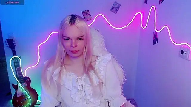 Emily Nyaffee online show from November 10, 7:09 pm