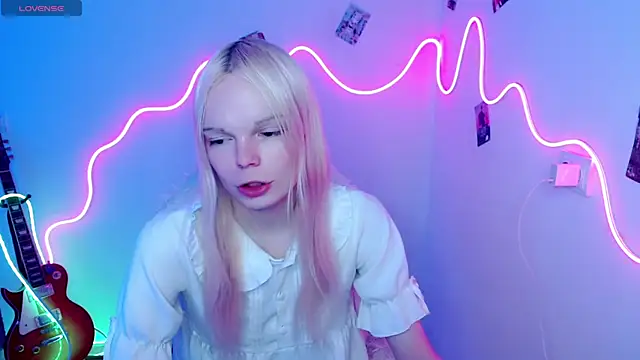 Emily Nyaffee online show from October 25, 11:18 am