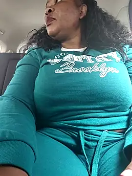 Snapshot of Bootyliciousbbw12 chatting on September 29, 8:08 am Bootyliciousbbw12 online show from September 29, 8:08 am