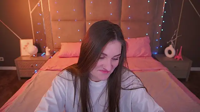 EmmyCharmm online show from February 10, 7:00 am