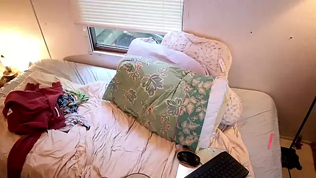 xxpixeyxx online show from September 10, 2:17 pm