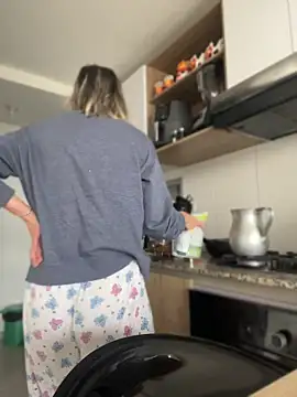 Ameellie online show from April 21, 3:30 pm