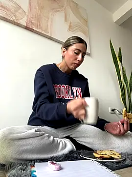 Ameellie online show from September 30, 3:50 pm