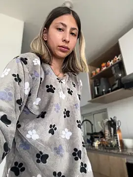 Ameellie online show from April 23, 4:09 pm