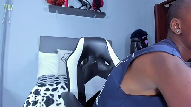 Coco Kiss online show from April 23, 7:05 pm