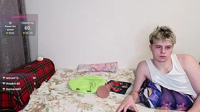 Emily and Ilumi online show from April 26, 11:13 pm