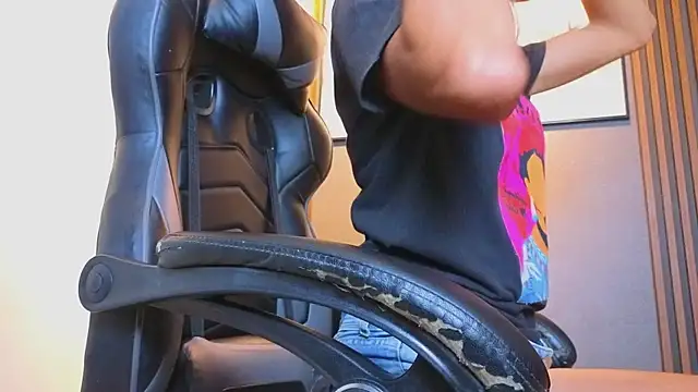 Alahia Rodriguez online show from April 20, 7:06 pm