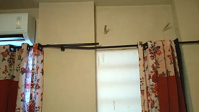 SiminFox online show from April 24, 2:09 pm