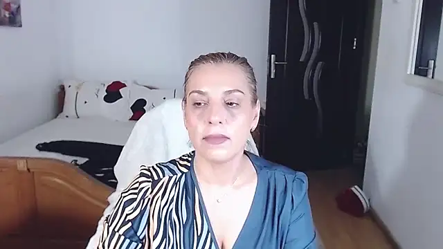 Snapshot of evamaria2024 chatting on October 7, 8:52 am evamaria2024 online show from October 7, 8:52 am