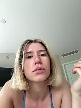 xoxoxjenn online show from June 14, 9:04 pm
