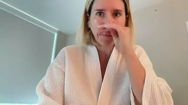 xoxoxjenn online show from July 9, 1:35 pm