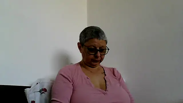 roseblak42 online show from April 24, 3:59 pm