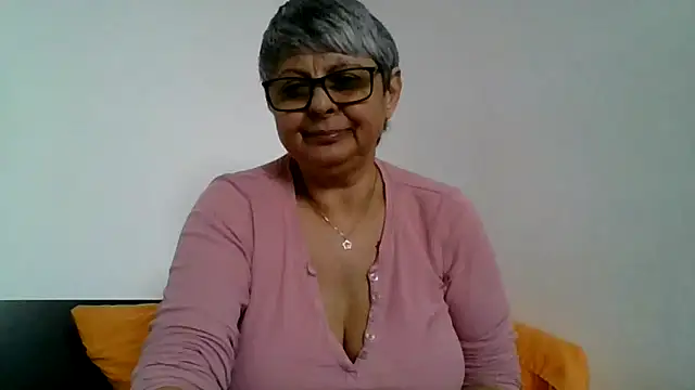 roseblak42 online show from March 30, 11:32 am